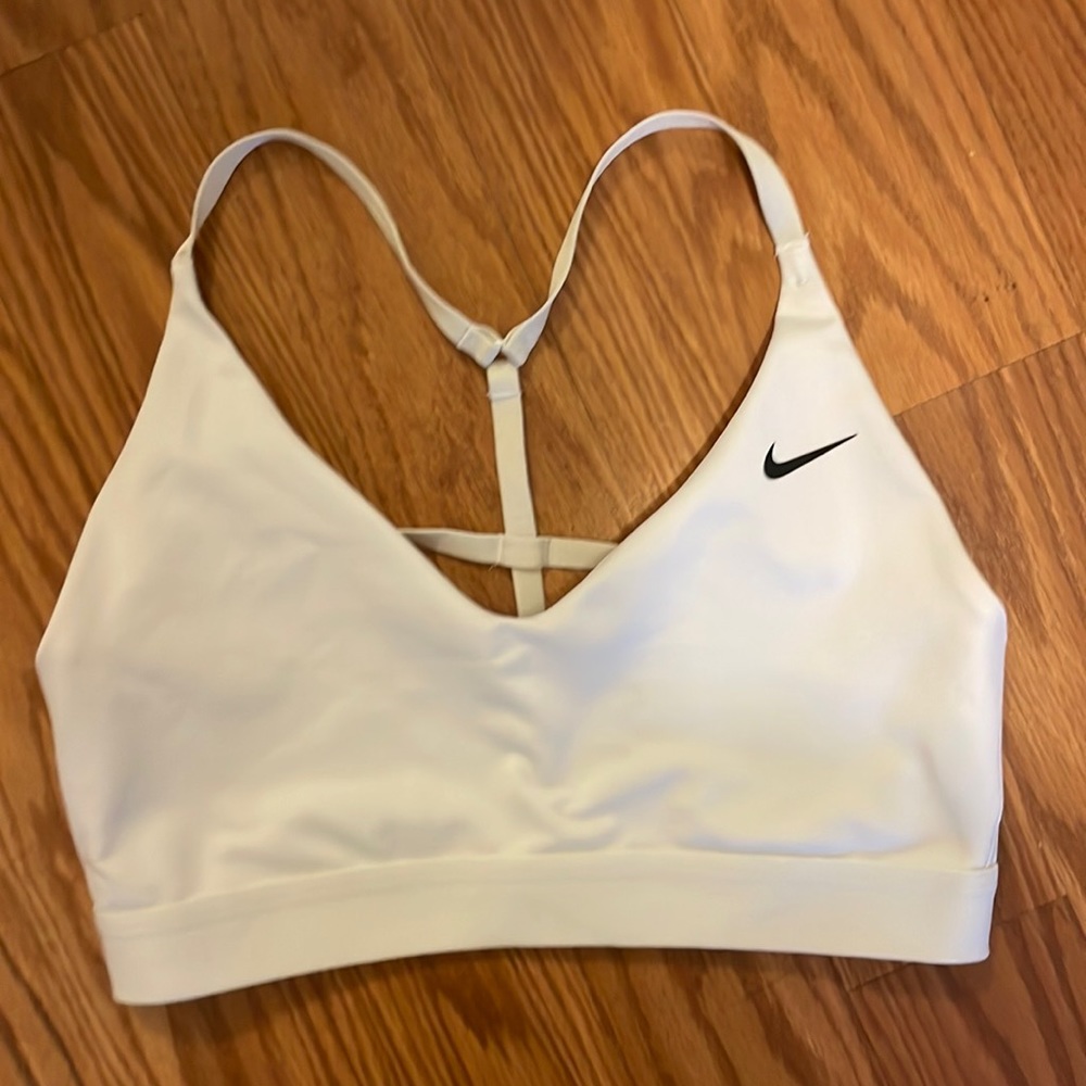 size small white nike sports bra PERFECT condition!!!